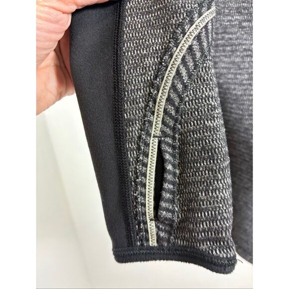 Lululemon U Turn Reversible Top in Black Size XS - Picture 5 of 8